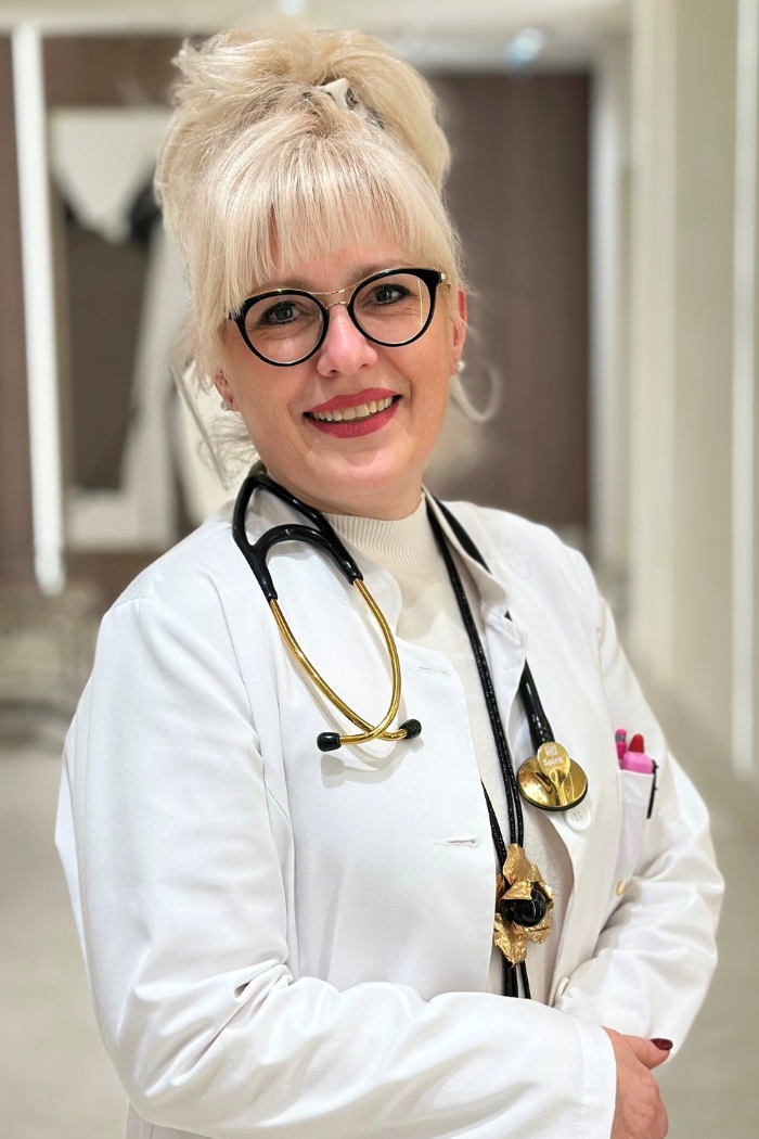 dr Romana Rajić specijalista interne medicine, subspecijalista gastroenterologije i hepatologije u Uniclinic Banja Luka