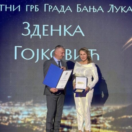 prof dr Zdenka Gojkovic prima nagradu grada Banja Luka