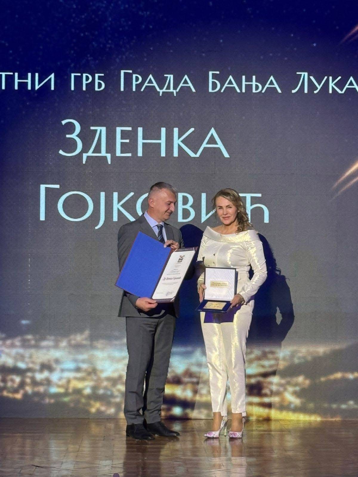 prof dr Zdenka Gojkovic prima nagradu grada Banja Luka